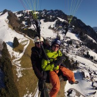 un tandem parapente dans la région de fribourg